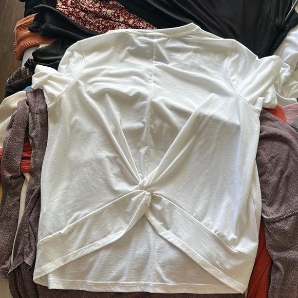 White north face tee - Picture 1 of 4